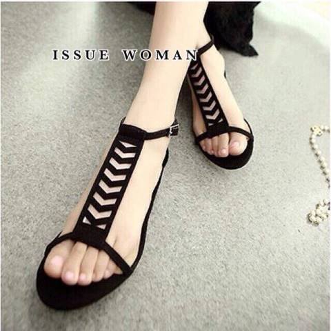 พร้อมส่ง : รองเท้าแตะแบนรัดส้น
