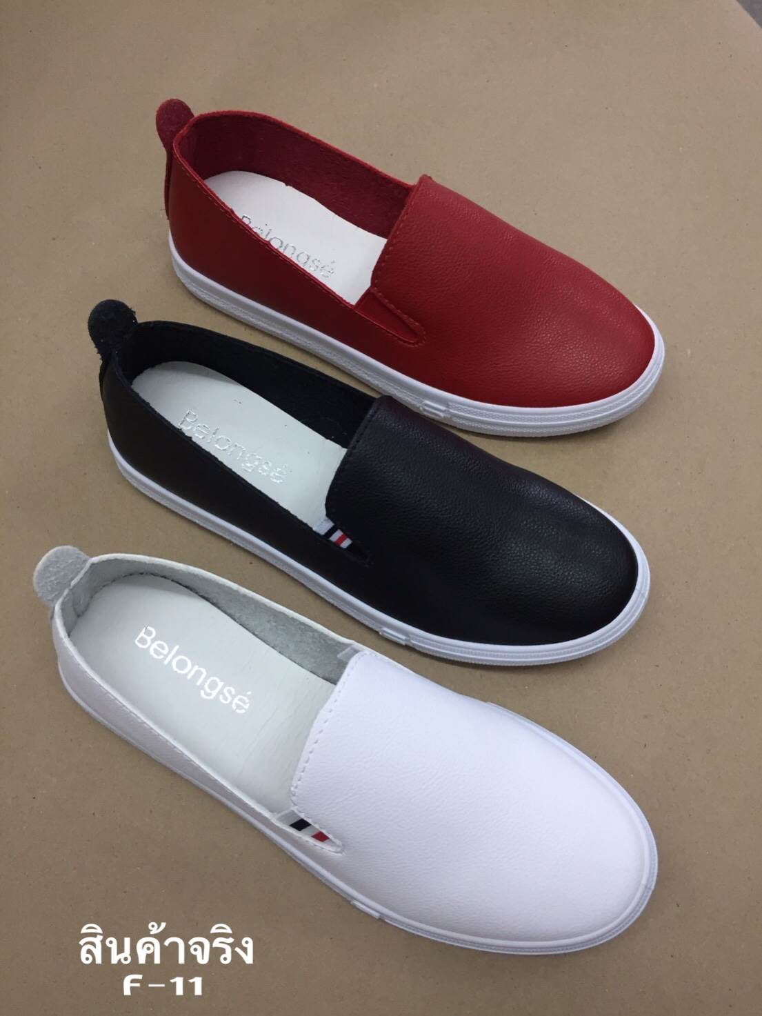 รองเท้าผ้าใบสวมแต่งแถบ (สีดำ)
