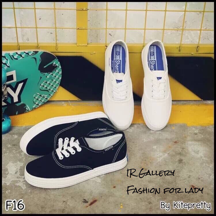 รองเท้าผ้าใบทรง Keds (สีขาว)