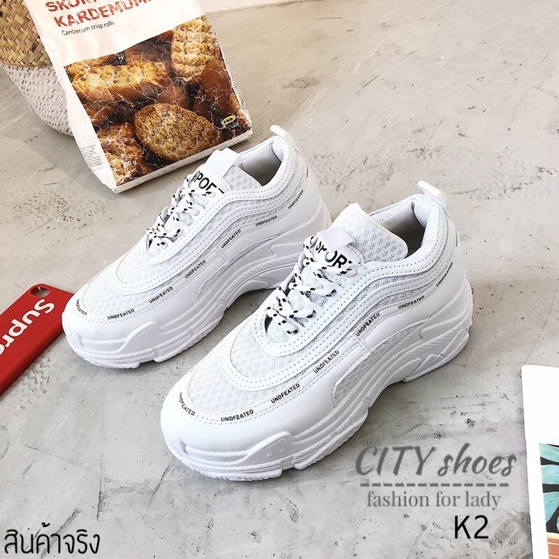 รองเท้าผ้าใบแฟชั่นทรง Sport แต่งลาย (สีขาว)