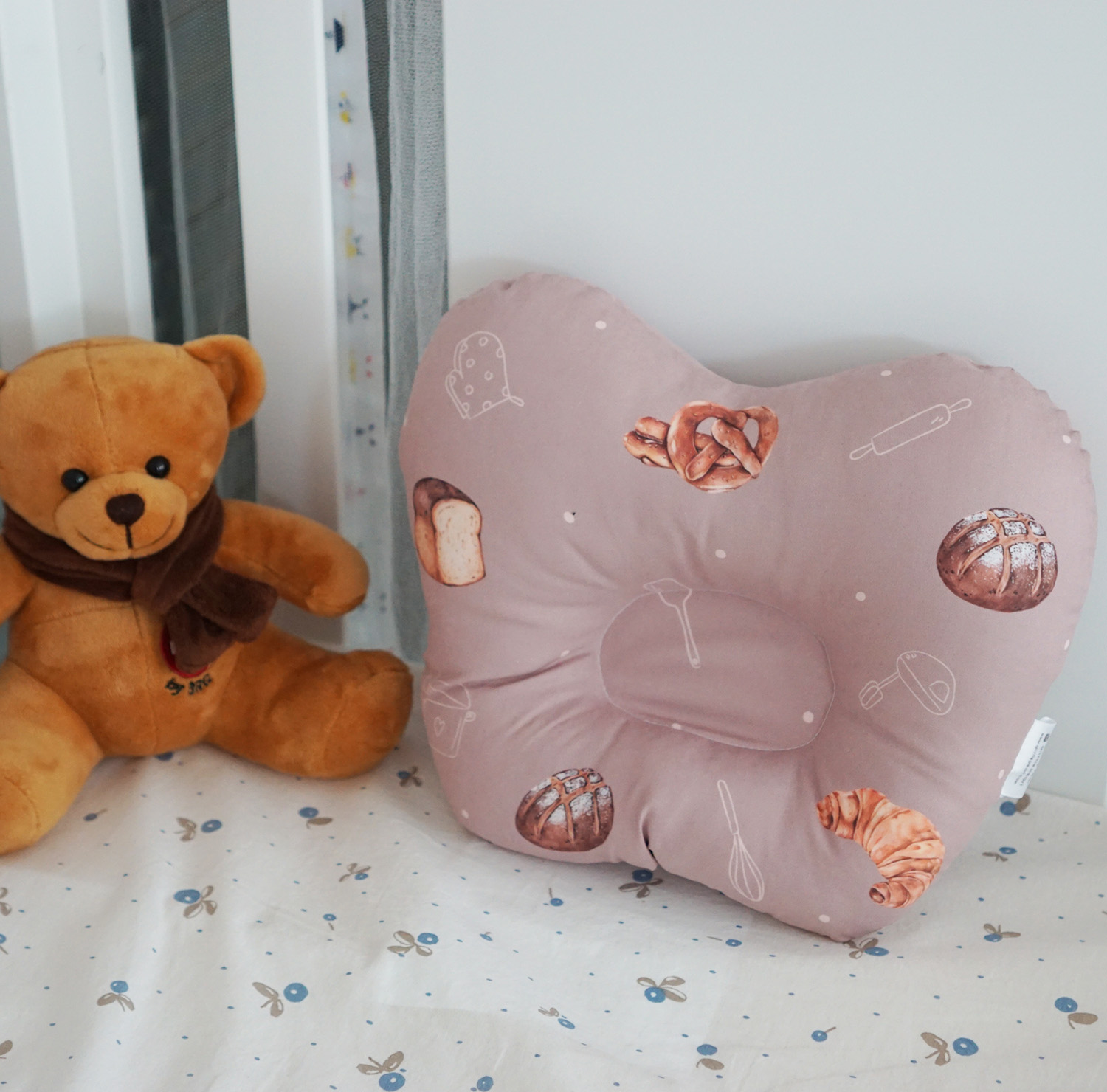 หมอนเด็ก หมอนหลุม Baby Pillow สั่งทำใส่ชื่อ ลาย Bread - Brown