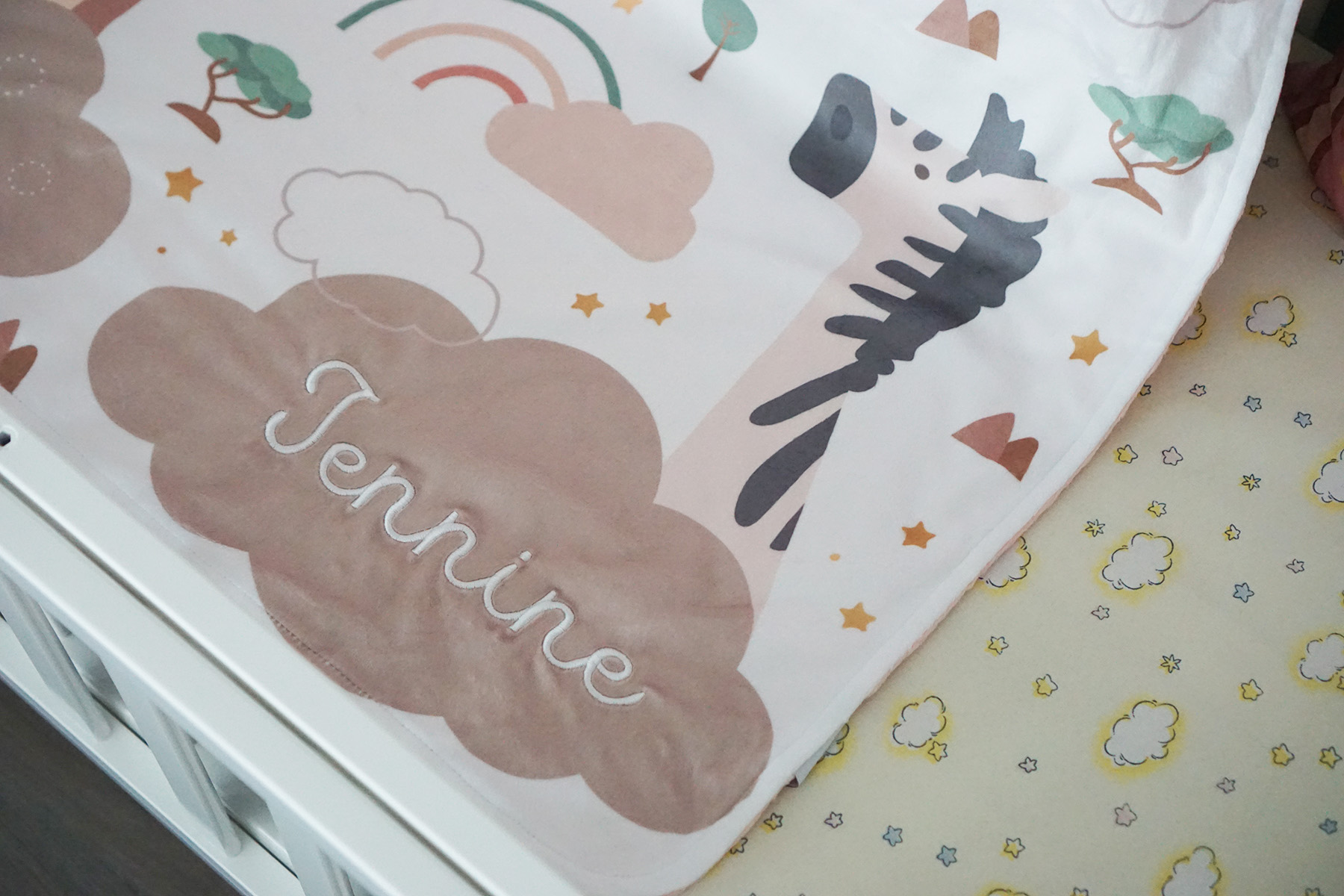 ผ้าห่ม Minky ลาย Safari 75x100cm แบบปักชื่อ ด้านหลังสีชมพู