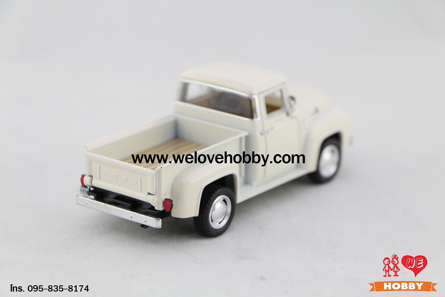 โมเดลรถกระบะคลาสสิค 1956 Ford F-100 Pickup สีครีม Scale 1:38