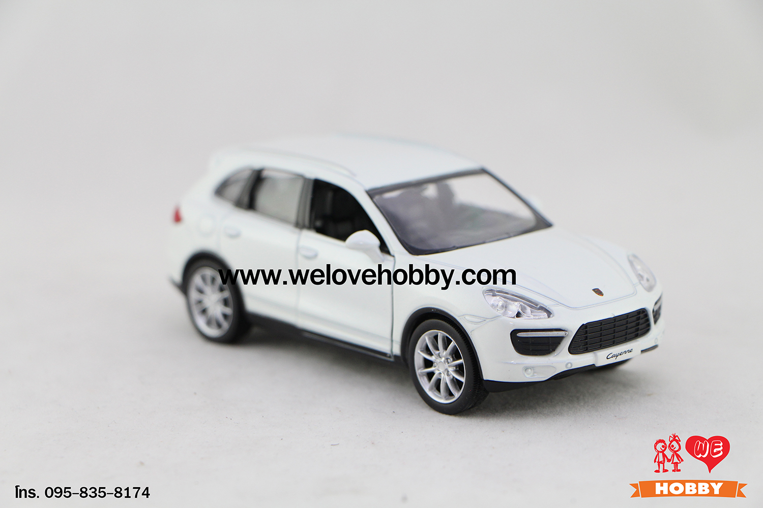 โมเดลรถซุปเปอร์ คาร์ Porsche Cayenne Turbo S สีขาว Scale 1:32
