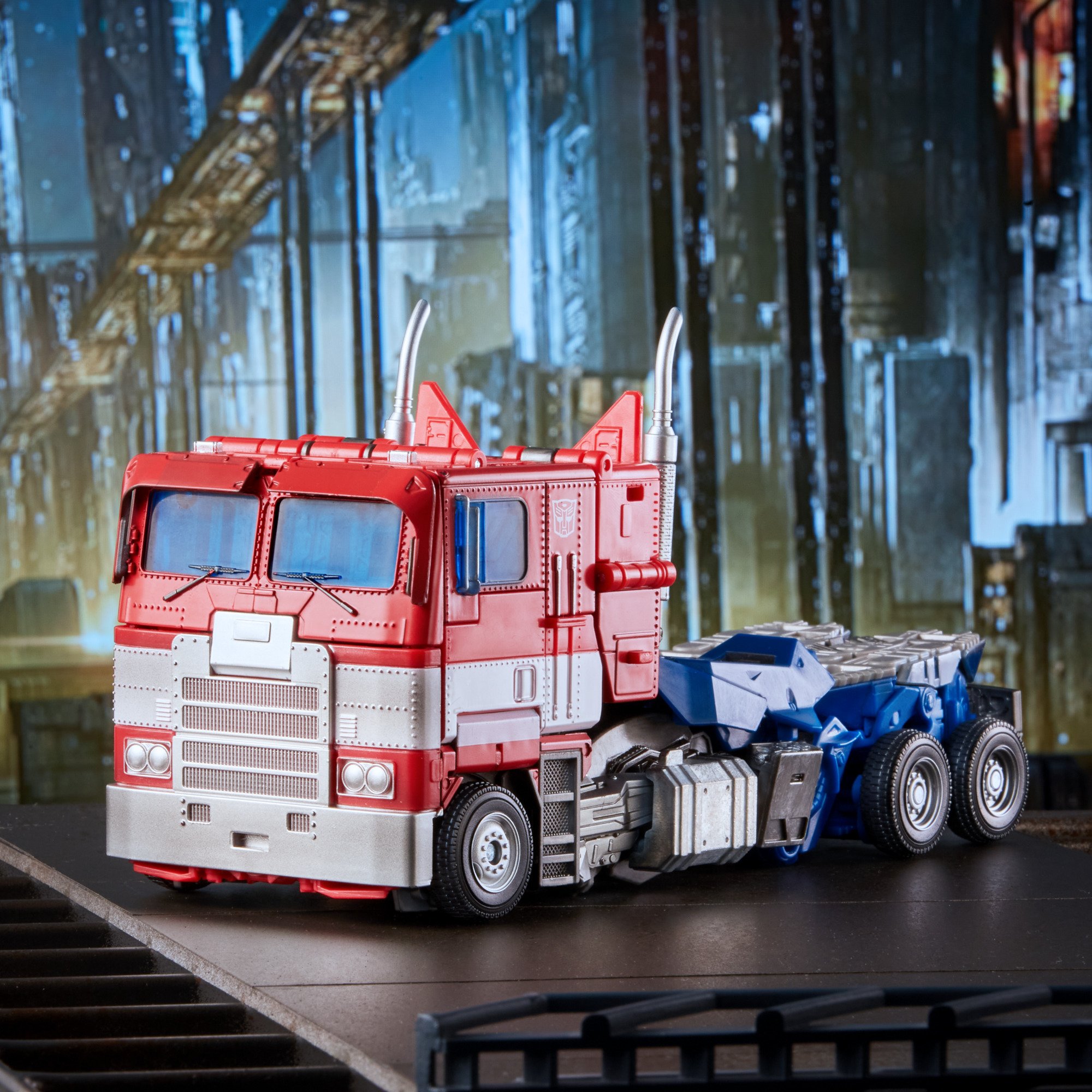 Hasbro Transformers Movie Masterpiece Series MPM-12 Optimus Prime Figure ฮาสโบร ทรานสฟอเมอร์ส มาสเตอร์พีซ MPM-12 หุ่นยนต์ออพติมัส ไพรม์ ขนาด 11 นิ้ว ลิขสิทธิ์แท้