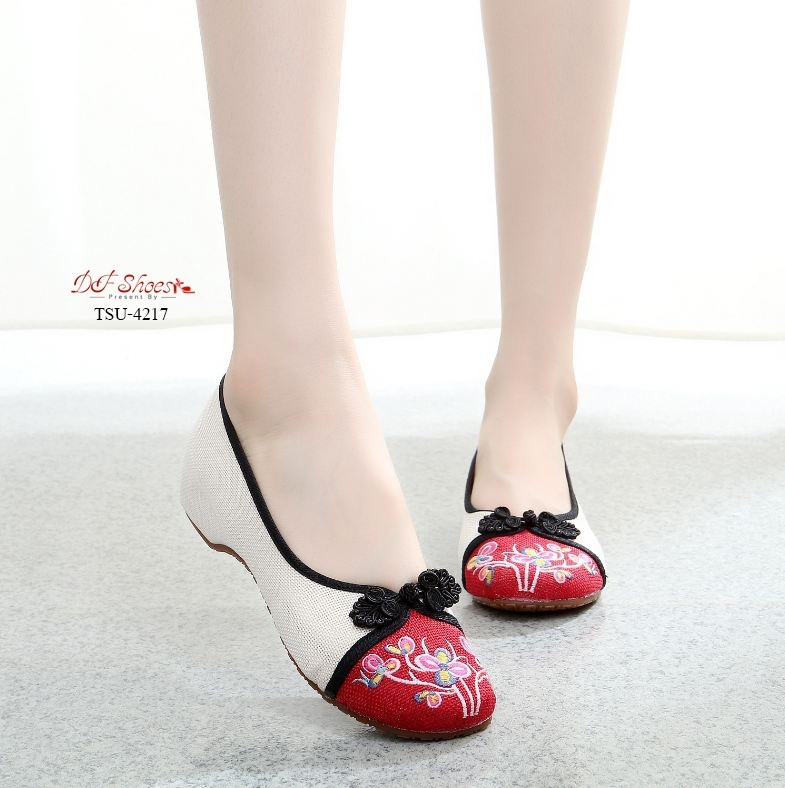 รองเท้าคัทชูผ้าทอปักลายดอกไม้ (สีแดง)
