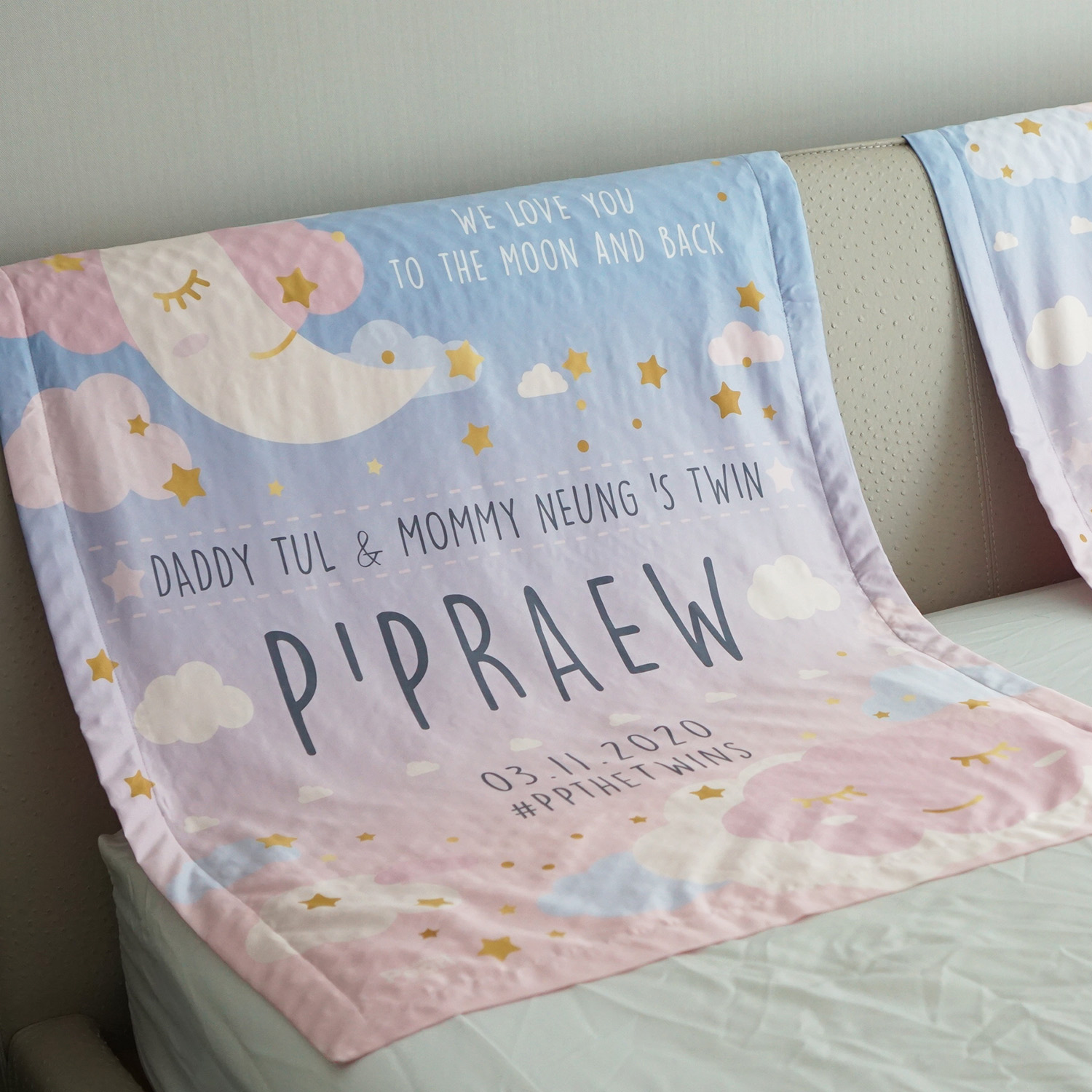ผ้าห่ม สั่งทำใส่ชื่อ ลาย Moon -Blue Pink