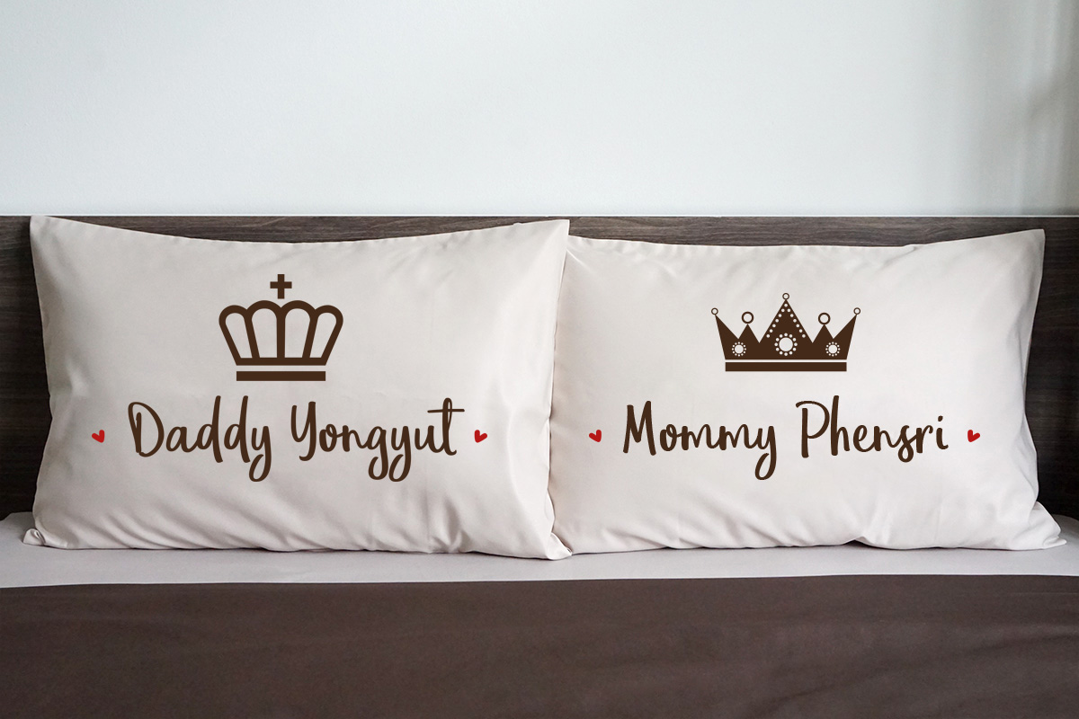 ปลอกหมอนหนุนคู่ สีเบจ ลาย King & Queen