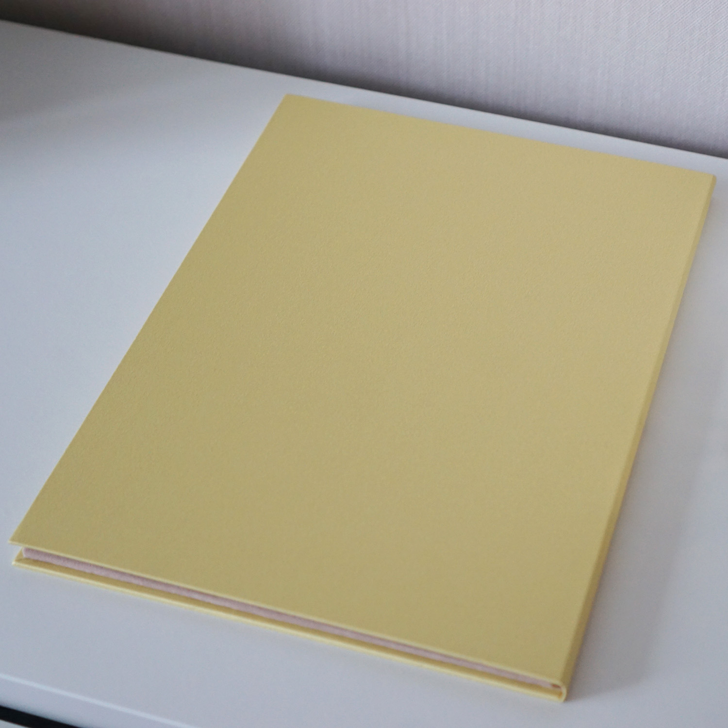 แฟ้มทะเบียนสมรส/สูติบัตร สั่งทำใส่ข้อความ ลาย Minimal - Yellow