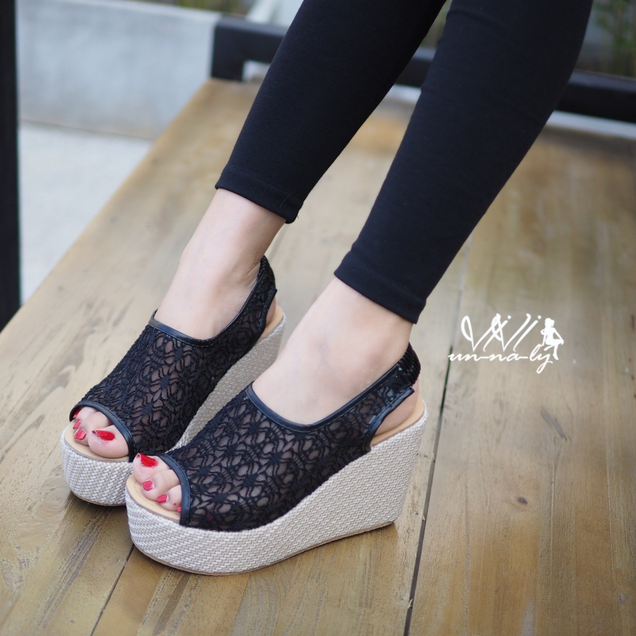 รองเท้าเตารีดลูกไม้สไตล์เกาหลี (สีดำ)