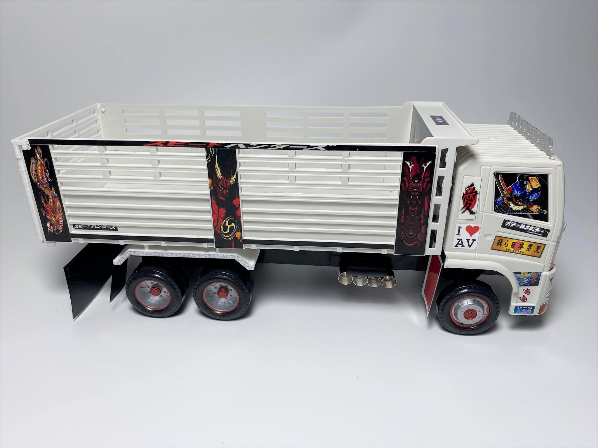 รถดั้มแต่งวัยยุ่น สไตล์ญี่ปุ่น โมเดลรถสิบล้อแต่ง 1/24