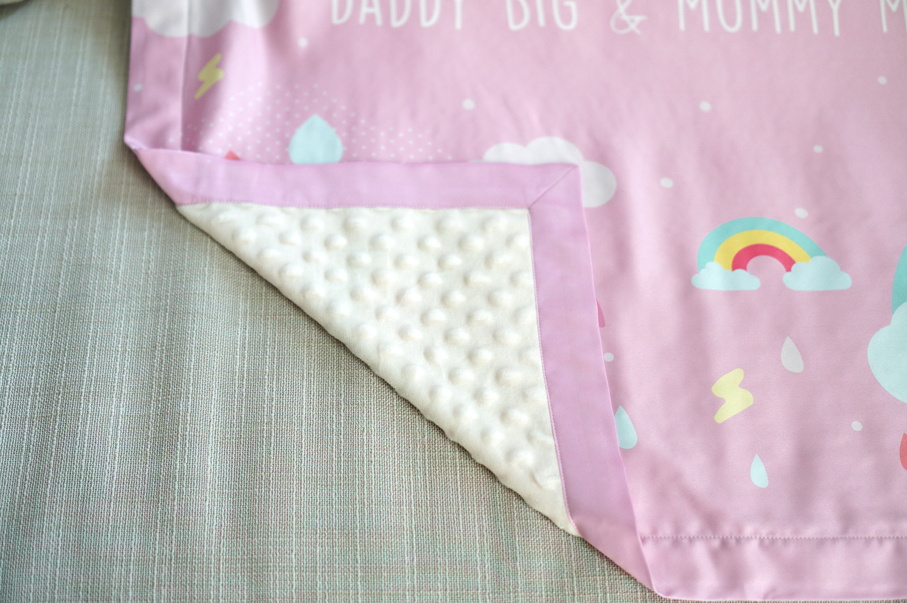 ผ้าห่มสั่งทำใส่ชื่อ Rainbow - Pink