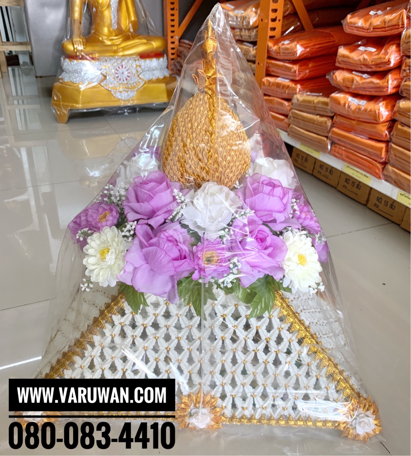 ครอบไตรยอดพุ่มทอง แต่งดอกไม้