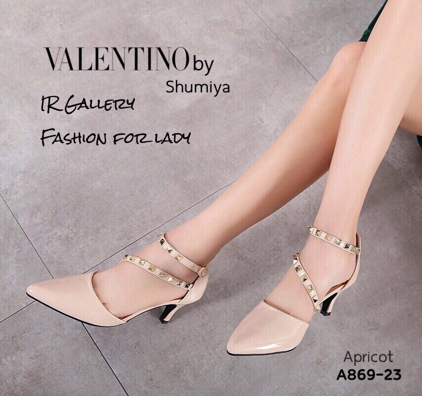 รองเท้าส้นสูงตอกหมุด Style Valentino (สีครีม)