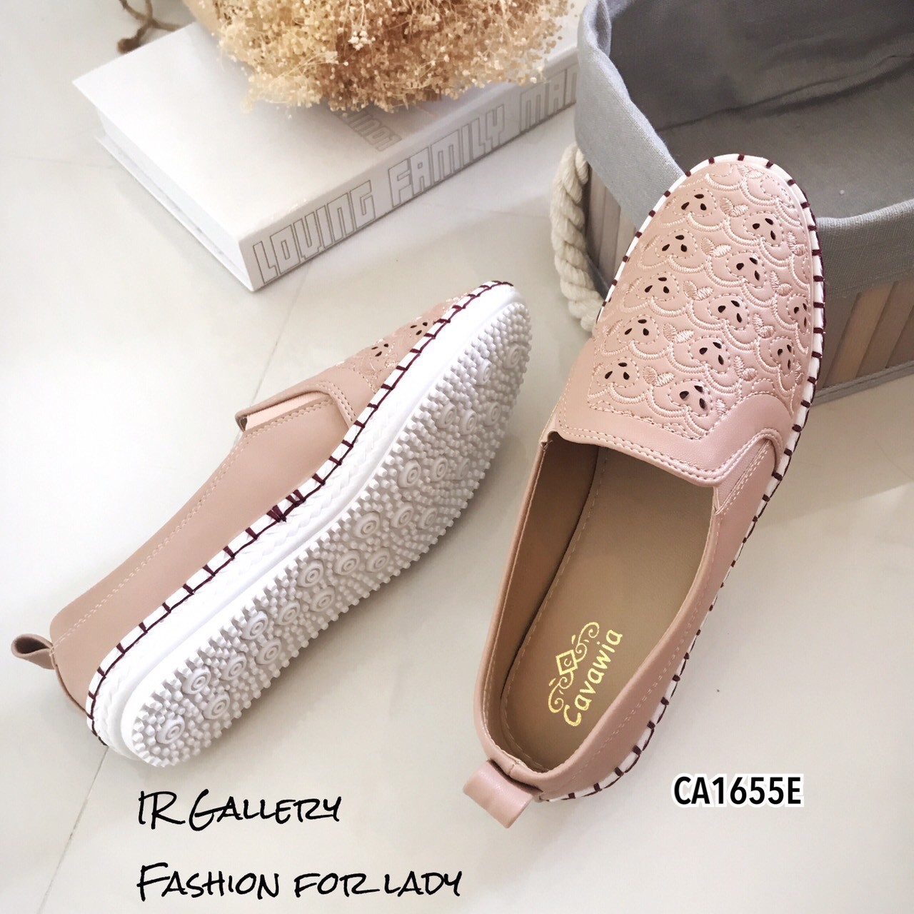 รองเท้าคัทชูฉลุลาย Style Cawavia (สีชมพู)