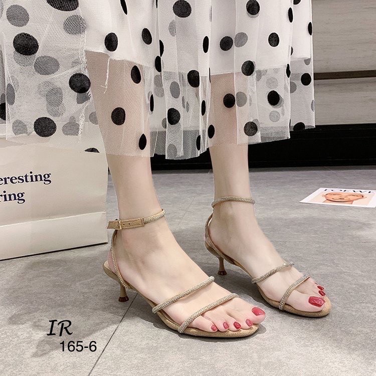 รองเท้าส้นสูงรัดข้อแต่งสายคาดเพชร (สีครีม)