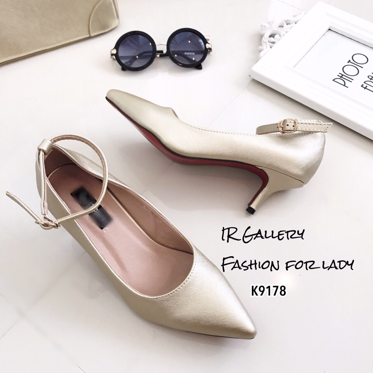 รองเท้าคัทชูซาฟีโน่แต่งสายรัด (สีดำ)