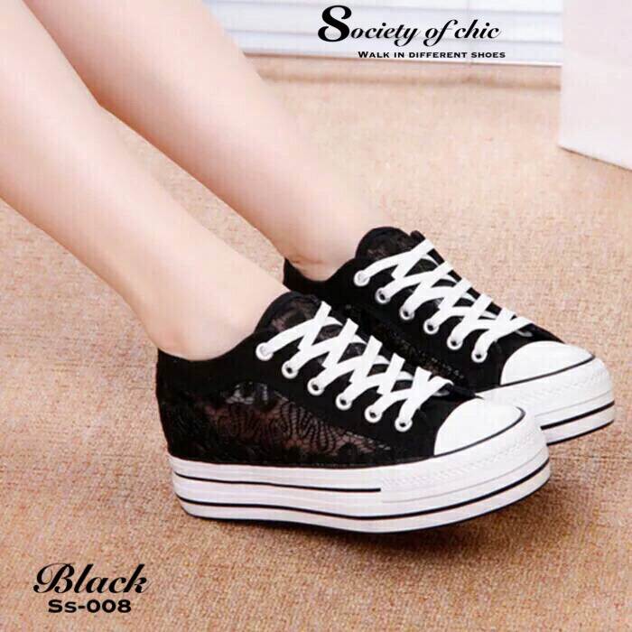 รองเท้าผ้าใบเกาหลีฉลุลาย (สีดำ)