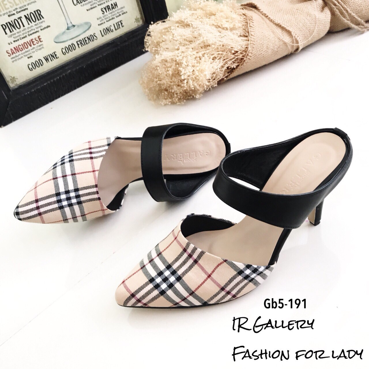 รองเท้าคัทชูส้นสูงเปิดส้น Style Burberry