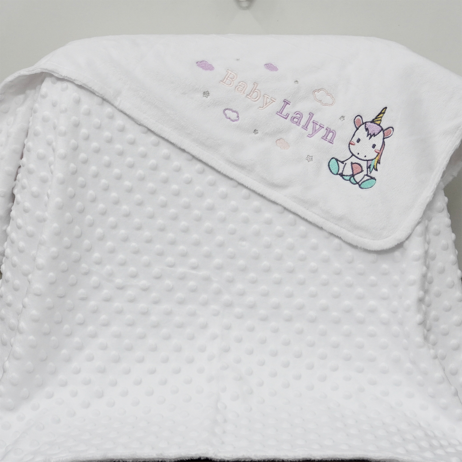 ผ้าห่ม Minky - สีขาว 75x100cm แบบปักชื่อ+การ์ตูน - Unicorn