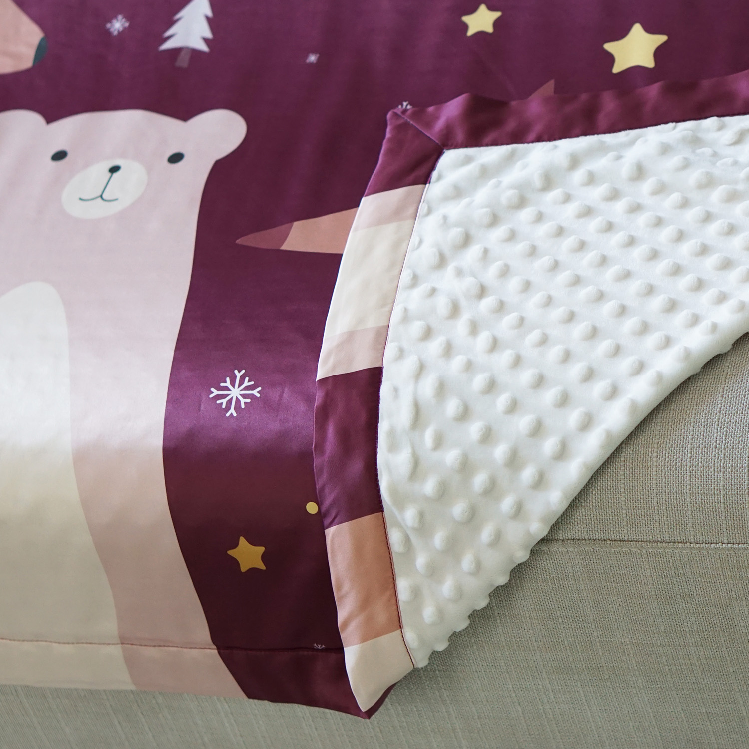 ผ้าห่มสั่งทำใส่ชื่อ ลาย Woodland - Burgundy