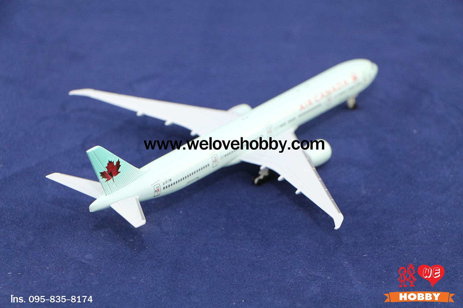 โมเดลเครื่องบิน Air Canada (Boeing 777) แคนาดา ไซส์กลาง แบบมีล้อเครื่องบิน (1:400)