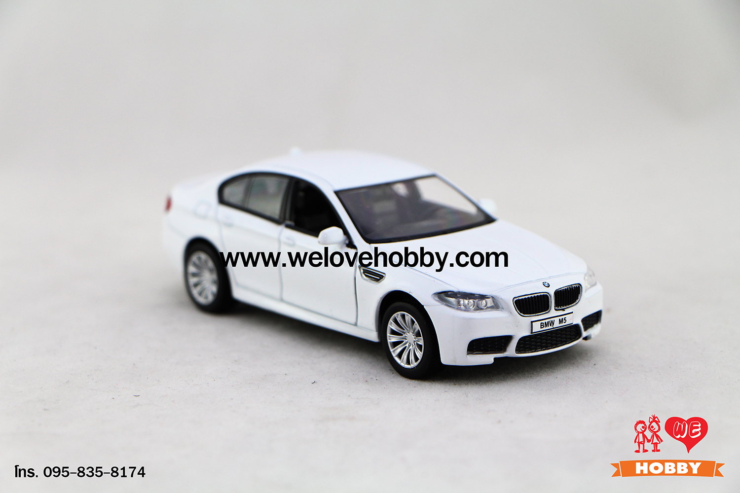 โมเดลรถ BMW M5 สีขาว Scale 1:32