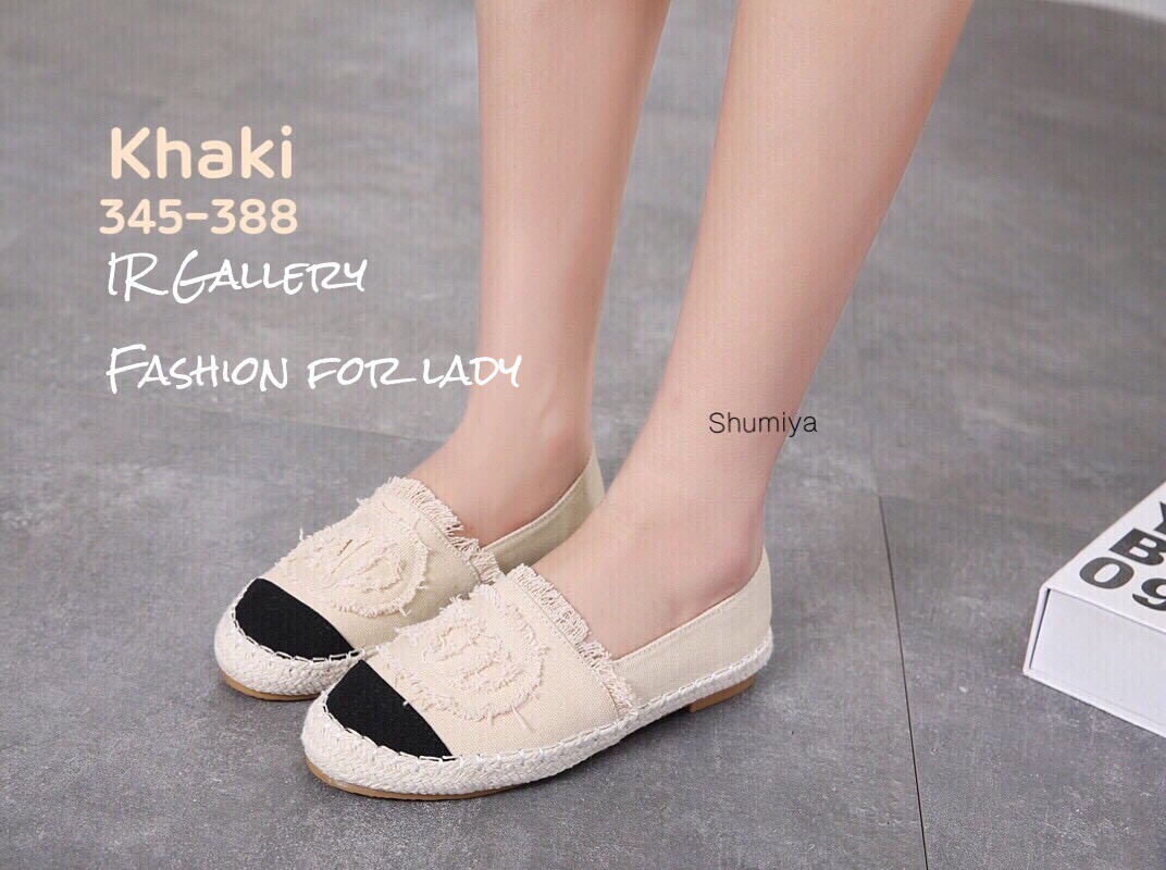 รองเท้าทรงสวมปักลาย (สีครีม)