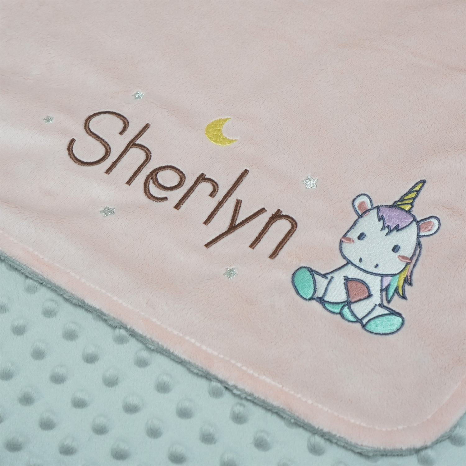 ผ้าห่ม Minky - สี Rose Quartz&Grey 75x100cm แบบปักชื่อ+การ์ตูน - Unicorn