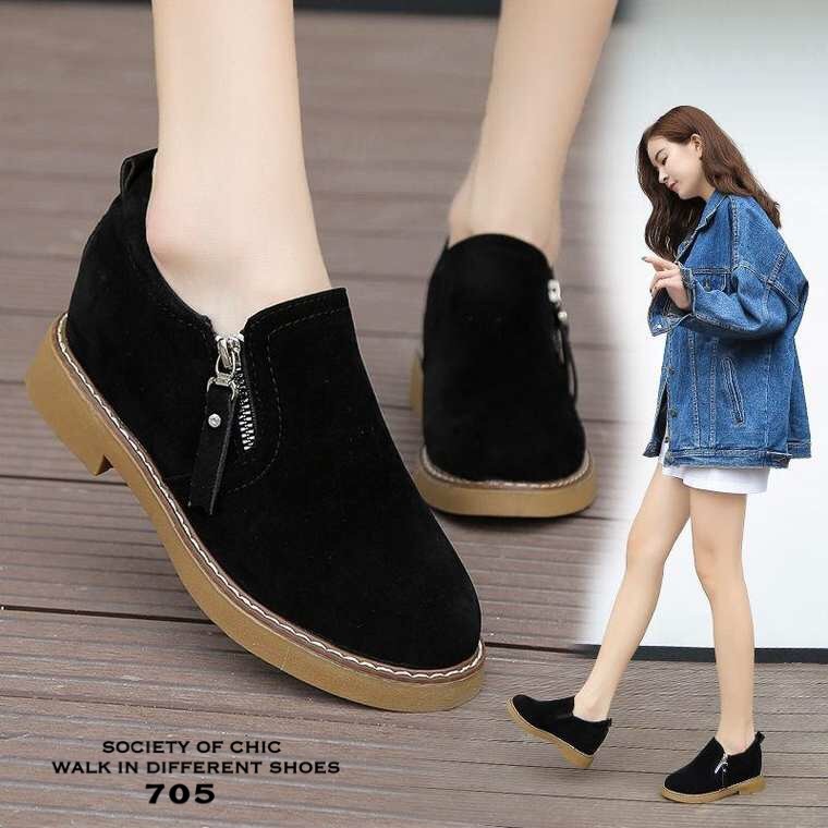 รองเท้าผ้าใบหนังกลับทรงสวม (สีเขียวขี้ม้า)