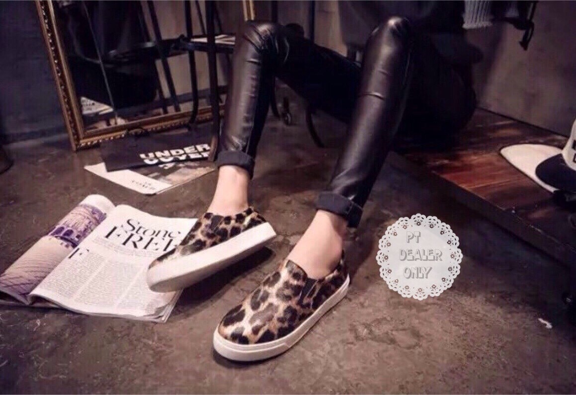 พร้อมส่ง : รองเท้าทรง Vas Style ลายเสือดาว