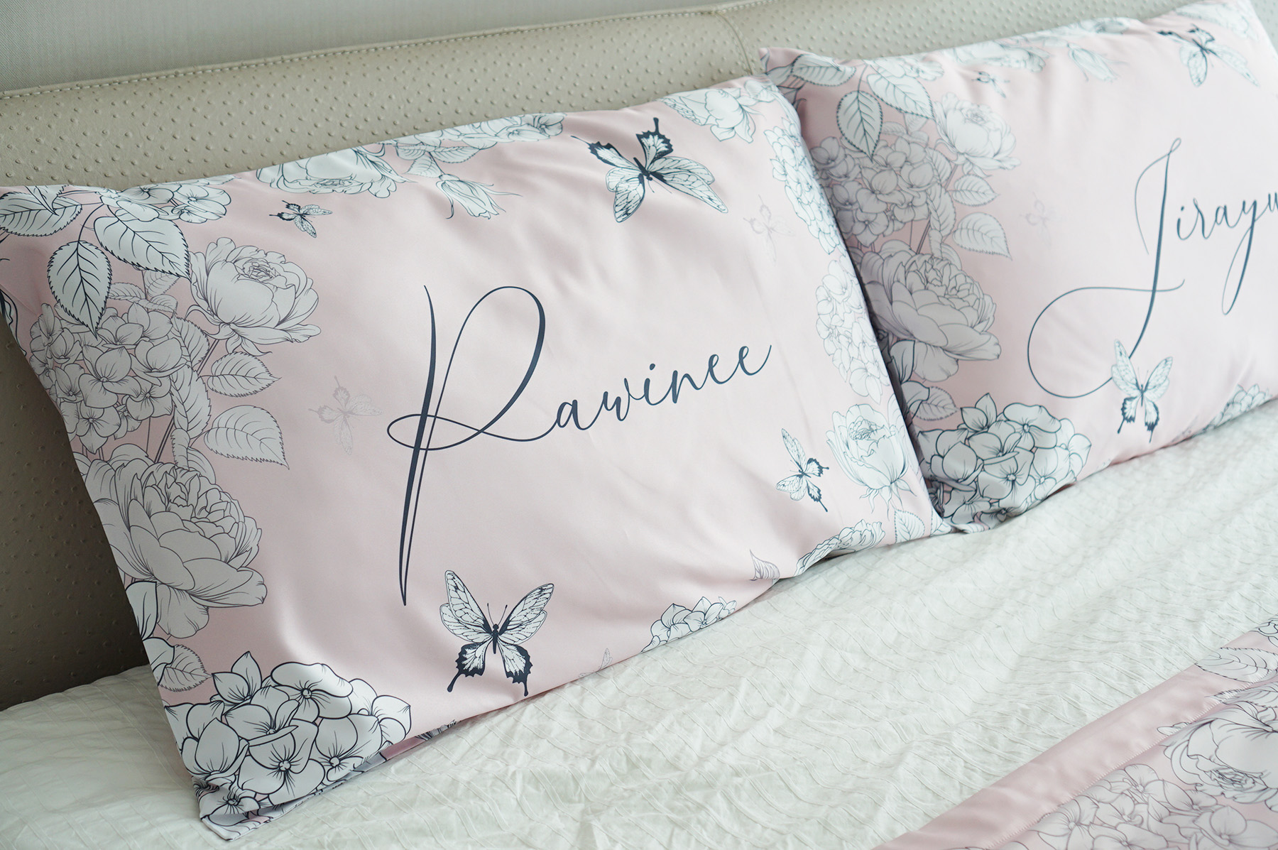 ปลอกหมอนหนุนคู่ พิมพ์ลายเต็มผืน Butterfly Vintage - Pink