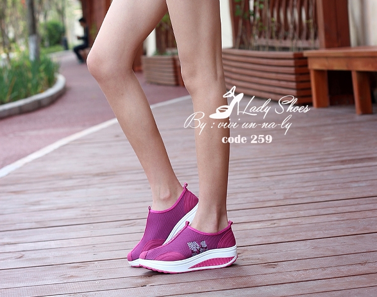 รองเท้าผ้าใบเสริมส้นทรง Sport M (สีบานเย็น)