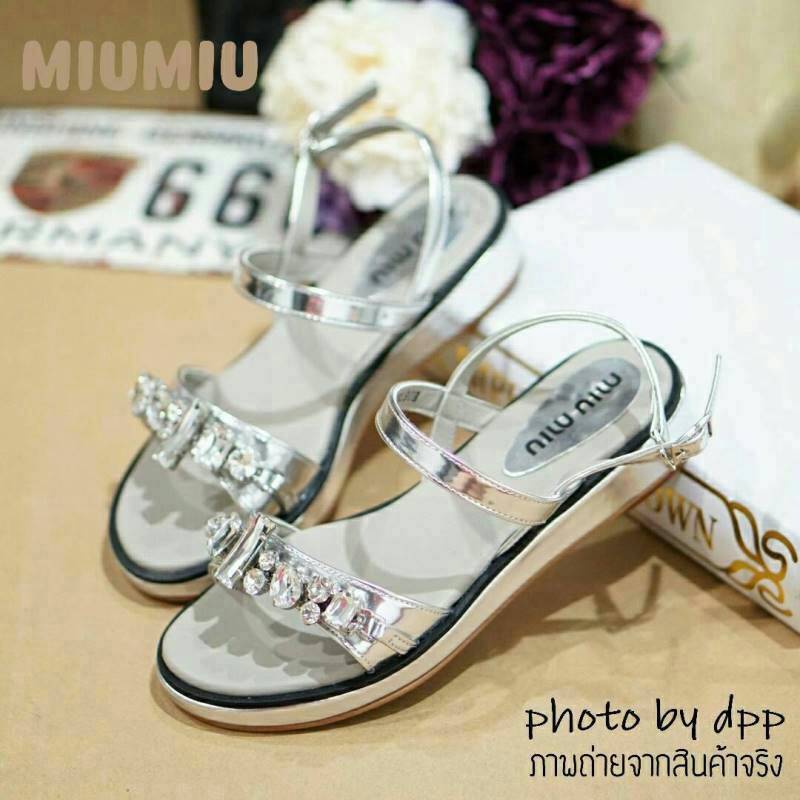พร้อมส่ง : รองเท้าแตะเสริมส้น MIUMIU (สีเงิน)