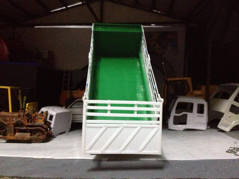 ต่อกระบะโมเดลรถบรรทุกจำลองฮีโน่ 700 1/43