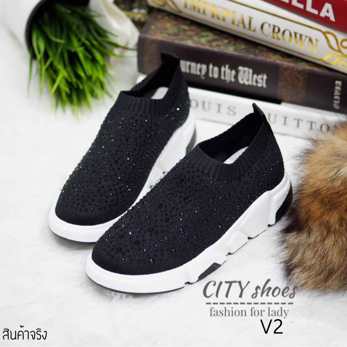 รองเท้าผ้าใบสวมแต่งคริสตัล