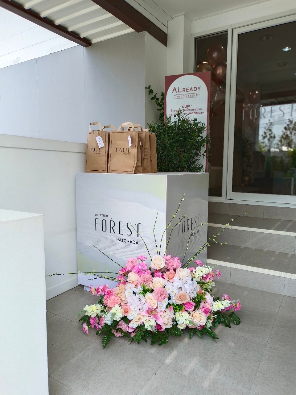 ตัวอย่างประดับตกแต่งดอกไม้ปลอม @Forest Ratchada
