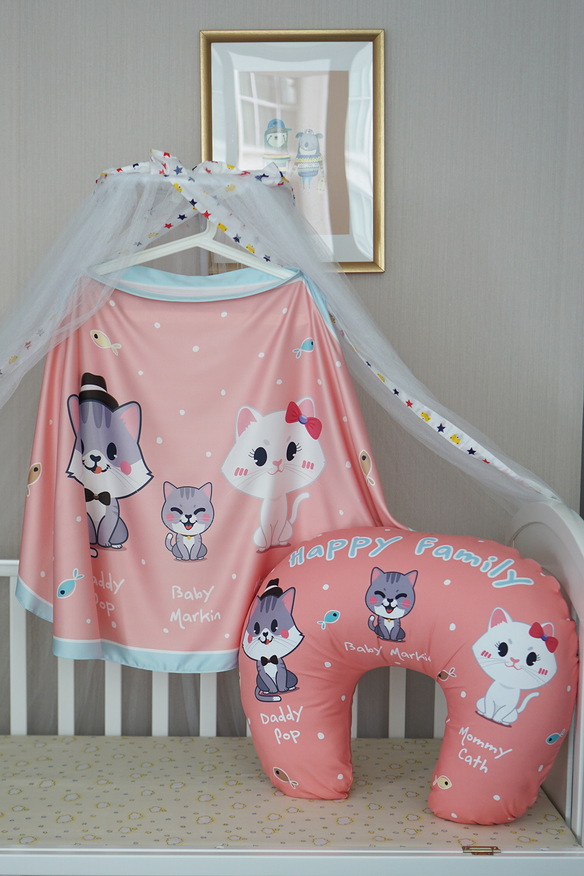 ชุดของขวัญเด็กแรกเกิด NP2 ผ้าคลุมให้นม + หมอนรองให้นม ลาย Kitten - Peach