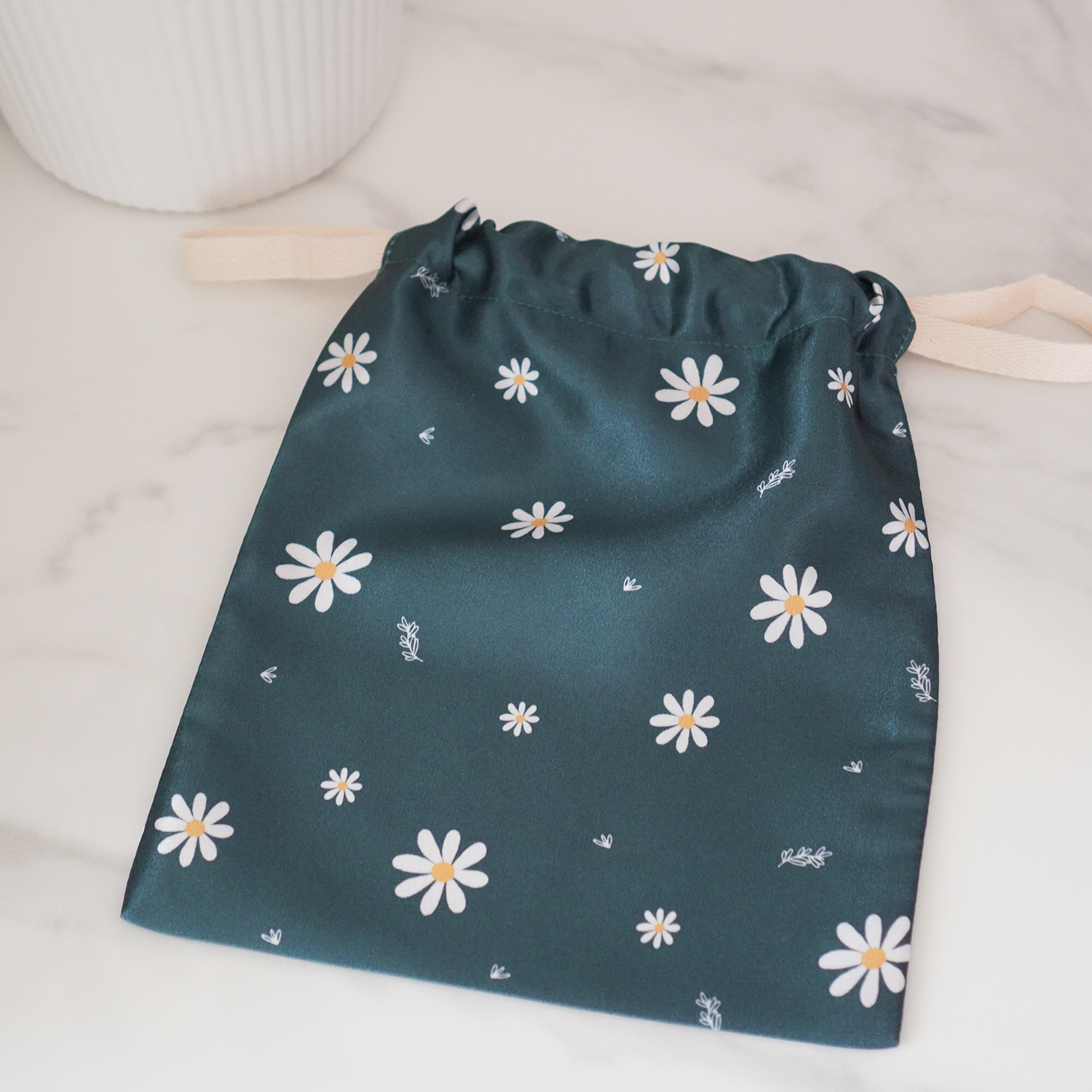ผ้าคลุมให้นม (รุ่นมีกระดุม ถอดโครงได้) พร้อมส่ง ลาย Daisy - Green