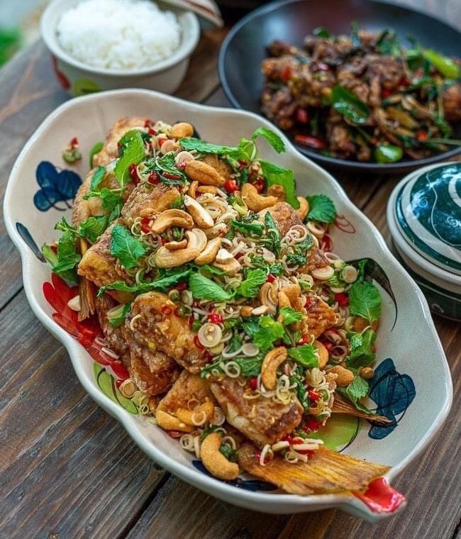 ขายรีสอร์ทพร้อมสวนอาหาร ใน จ.ลำพูน บรรยากาศท่ามกลางธรรมชาติ วิวเขาและทุ่งนา