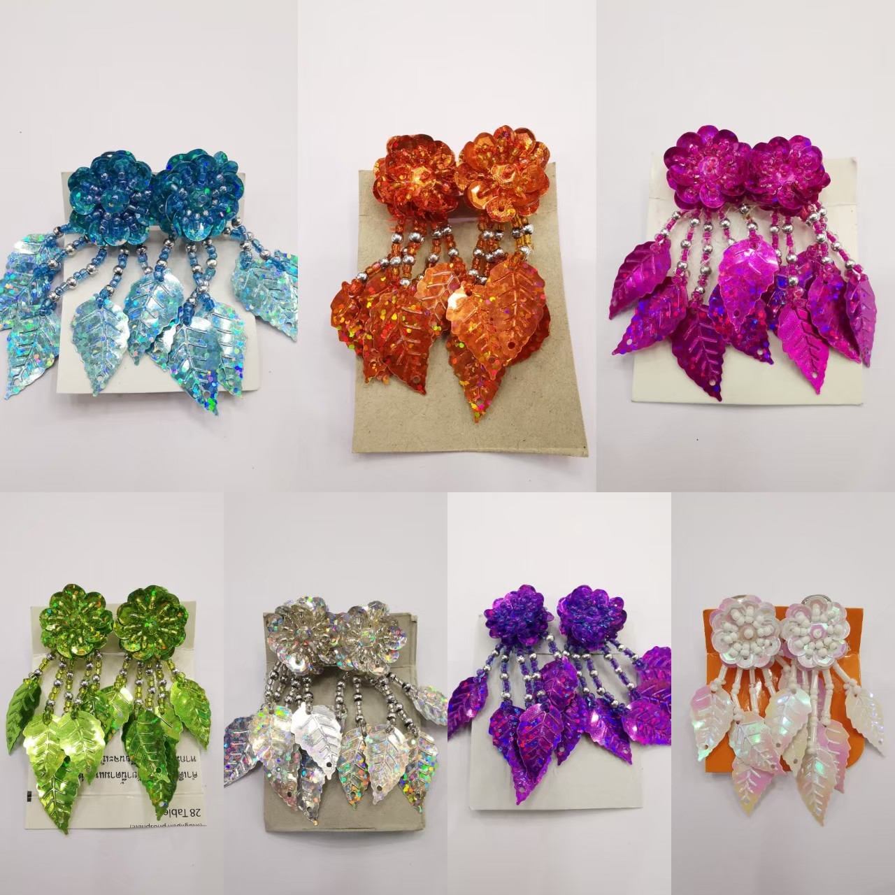 ต่างหู ประกอบชุดดรัมเมเยอร์