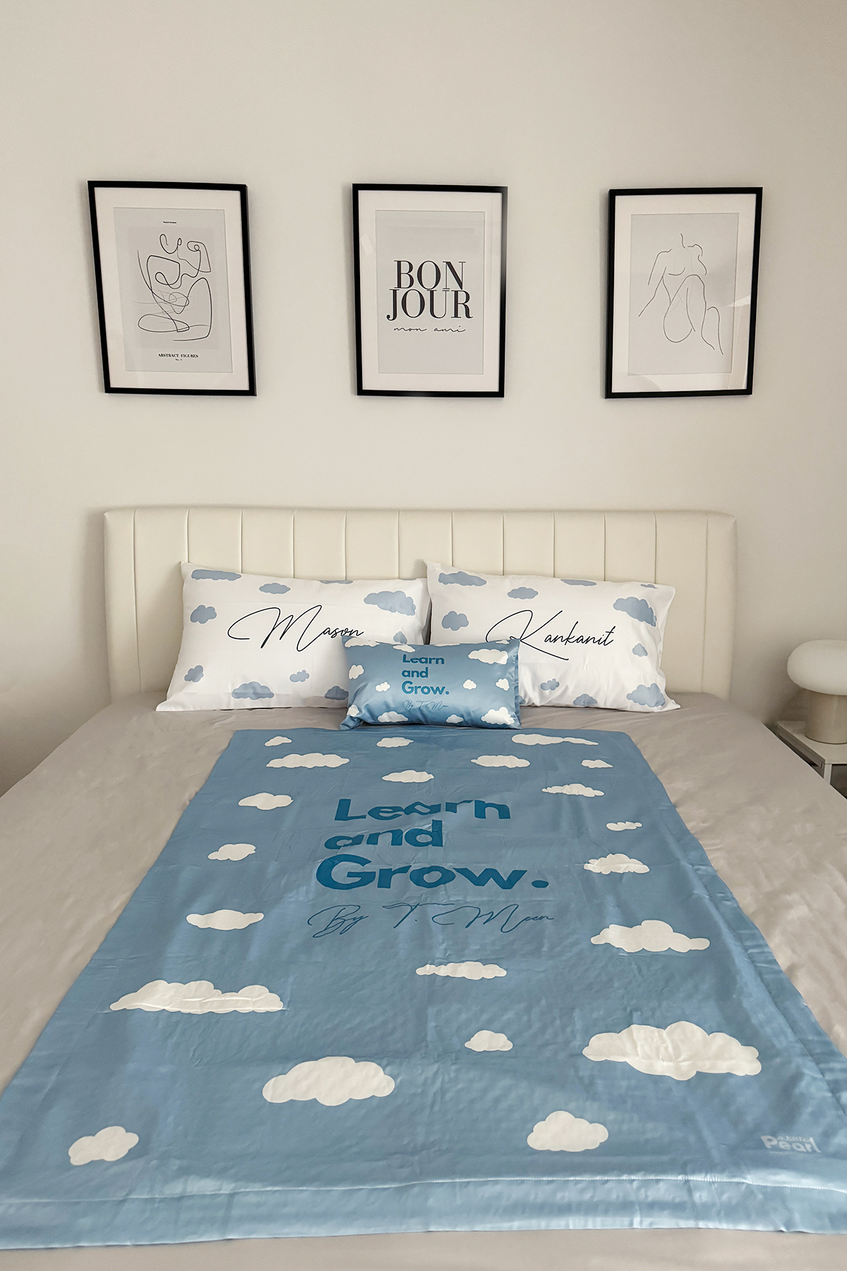 ชุดของขวัญครอบครัว ปลอกหมอนหนุน พ่อแม่ลูก + ผ้าห่ม ขนาด 100x150cm ลาย Fluffy Cloud