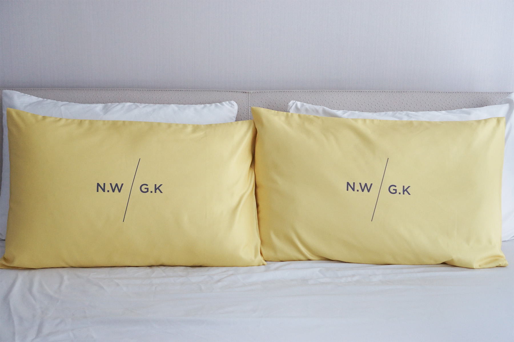 ปลอกหมอนหนุนคู่ พิมพ์ลายเต็มผืน Minimal - Yellow
