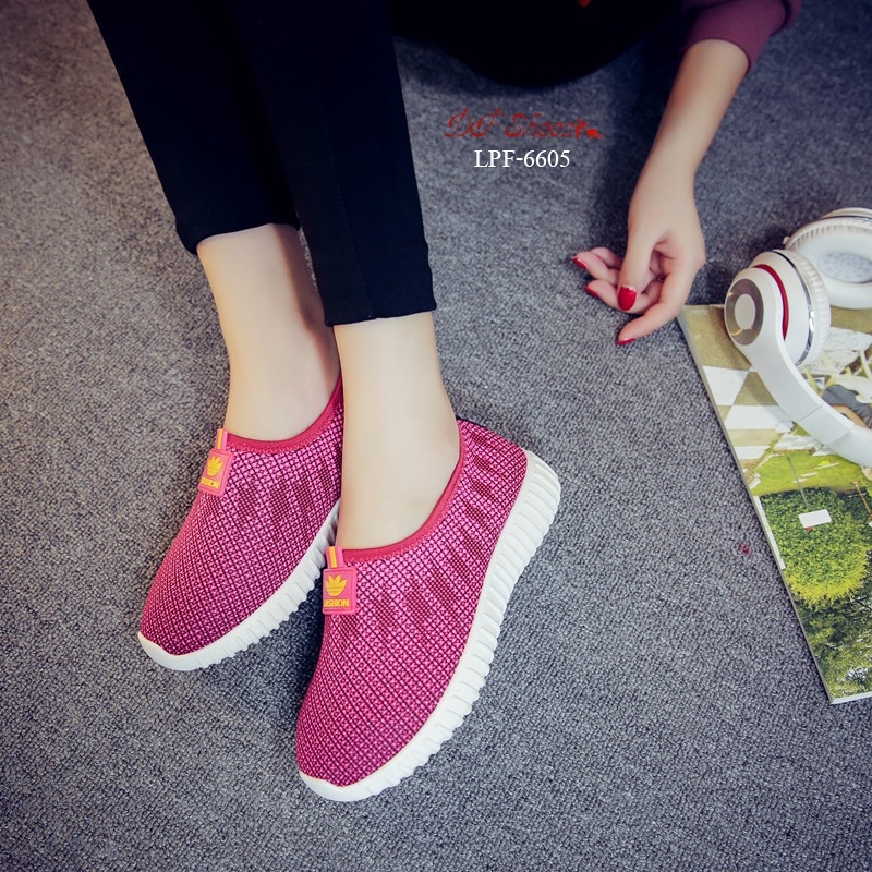 รองเท้าผ้าใบทรงสวมสไตล์ลำลอง (สีม่วง)