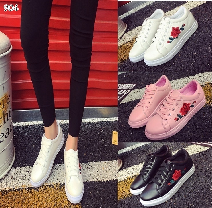 รองเท้าผ้าใบพียูลายกุหลาบ (สีขาว)