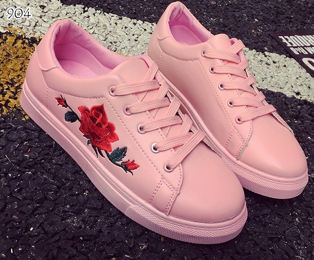 รองเท้าผ้าใบพียูลายกุหลาบ (สีขาว)