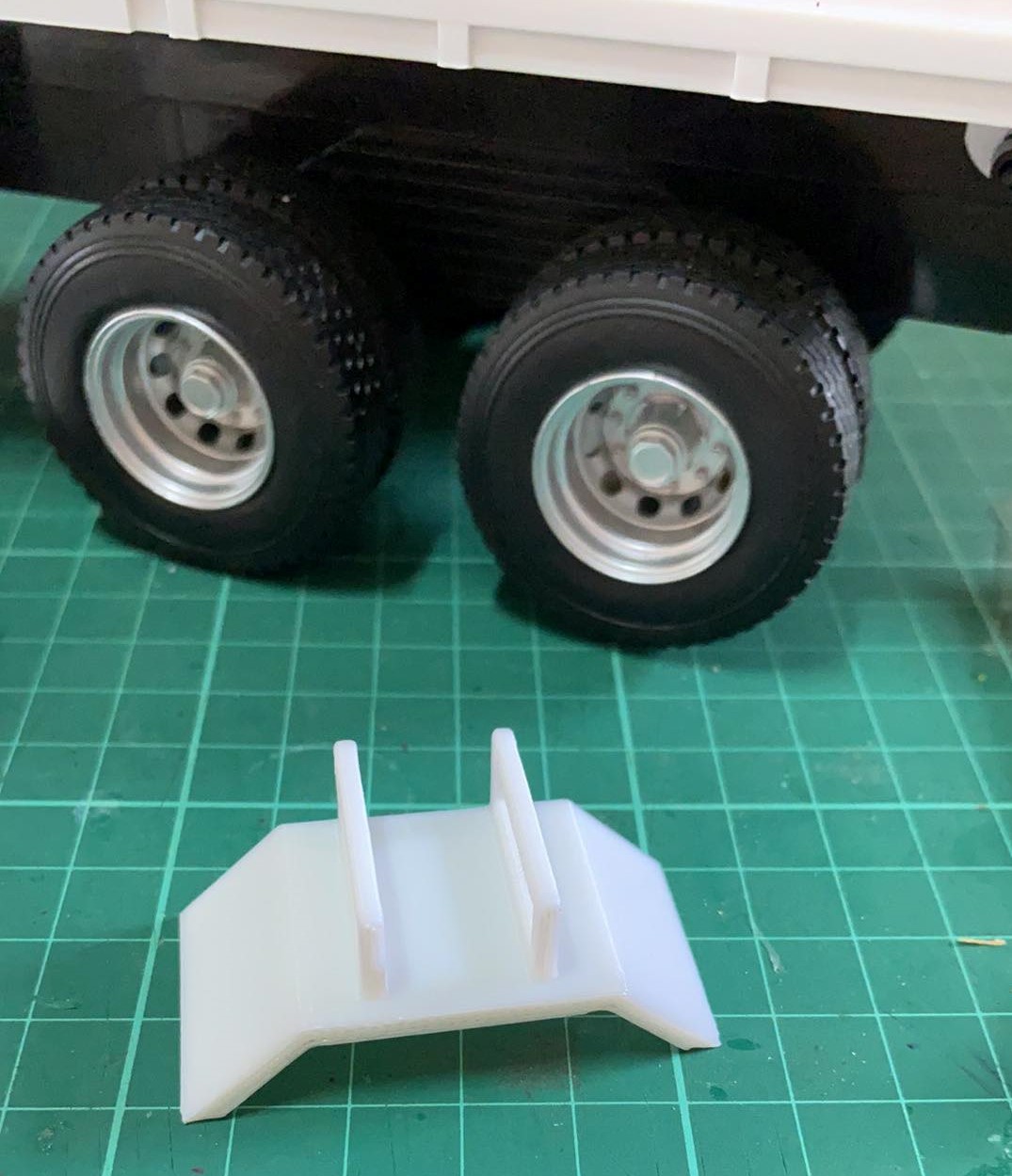 P2 บังโคลรถบรรทุกหกล้อจำลอง โมเดลบังโคลนจิ๋ว ติดรถของเล่น รถหกล้อแต่ง พลาสติก 1/24 mudguard for truck scale