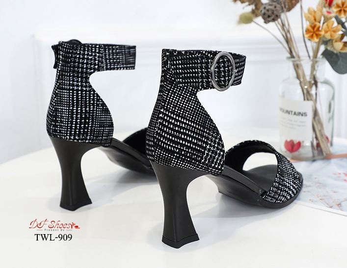 รองเท้าส้นสูงรัดข้อปั้มลาย