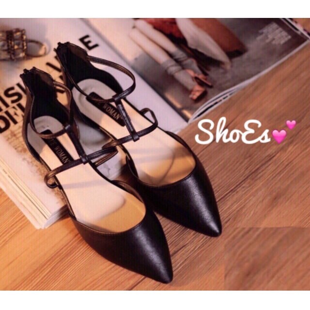 พร้อมส่ง : รองเท้าลำลองทรงหัวแหลม (สีดำ)