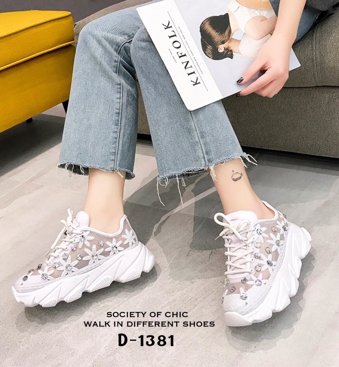 รองเท้าผ้าใบSoft Comfort แต่งเลื่อมเพชร